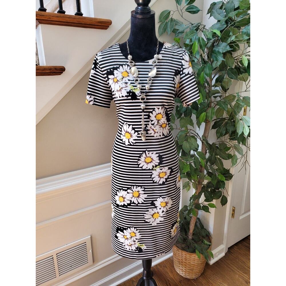 Violet b. Women Black & White Round Neck Short Sleeve Knee Length Dress Medium